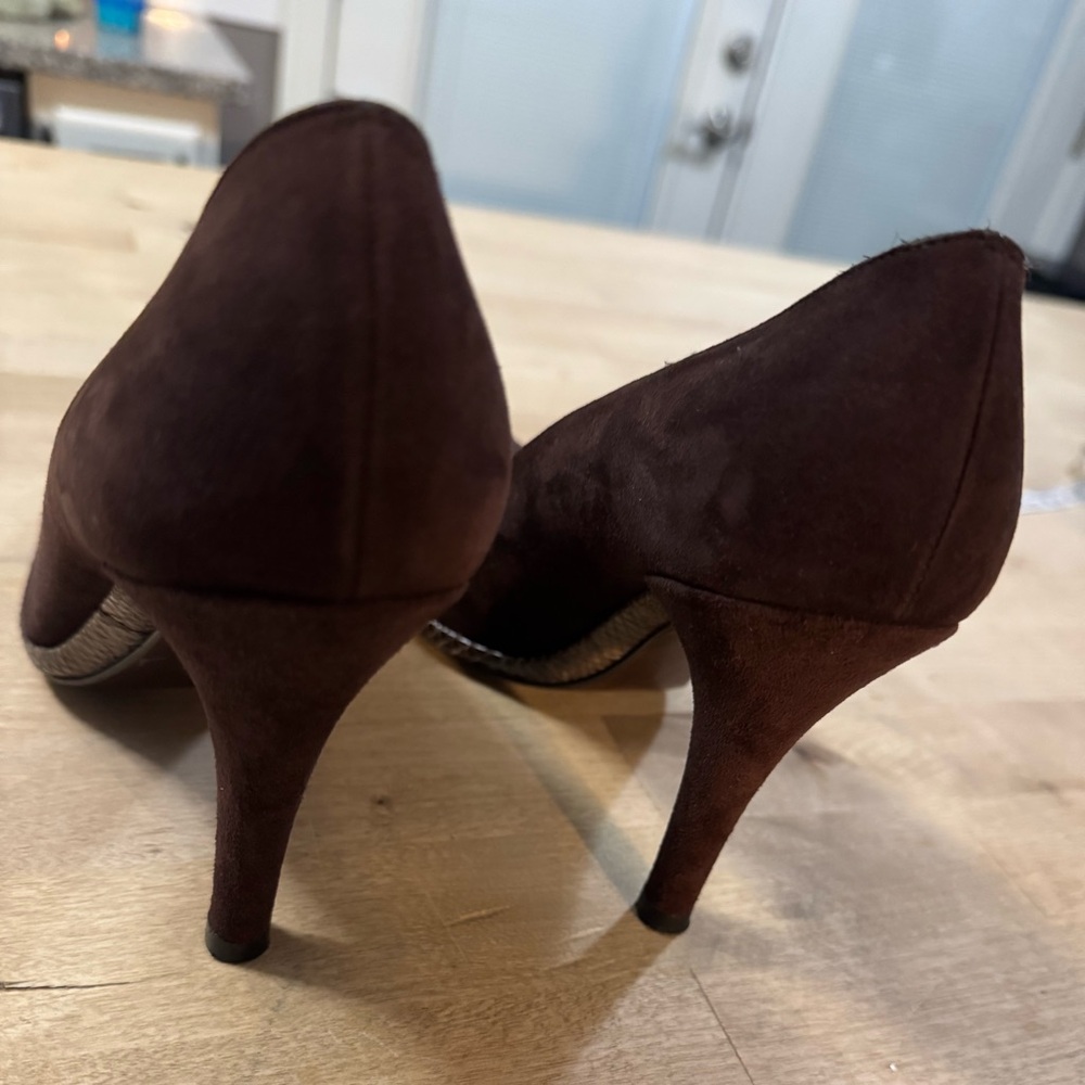 Stuart Weitzman chocolate Brown Suede Heels - Picture 6 of 14
